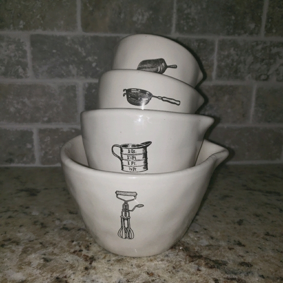 Rae Dunn Icon measuring cups